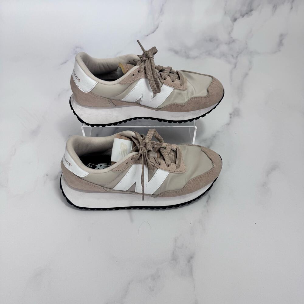 New Balance Women's Sneakers in Beige and White
